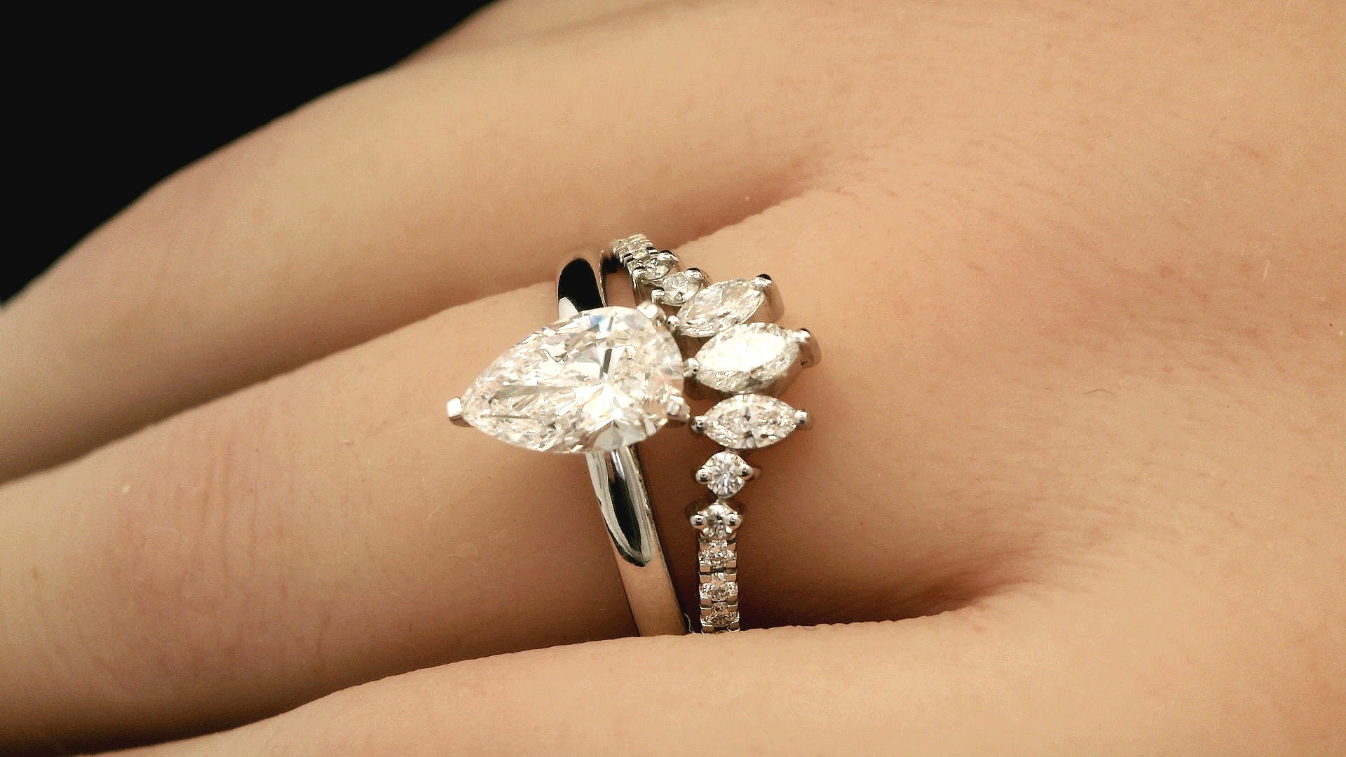 Elegant Arched Diamond Band