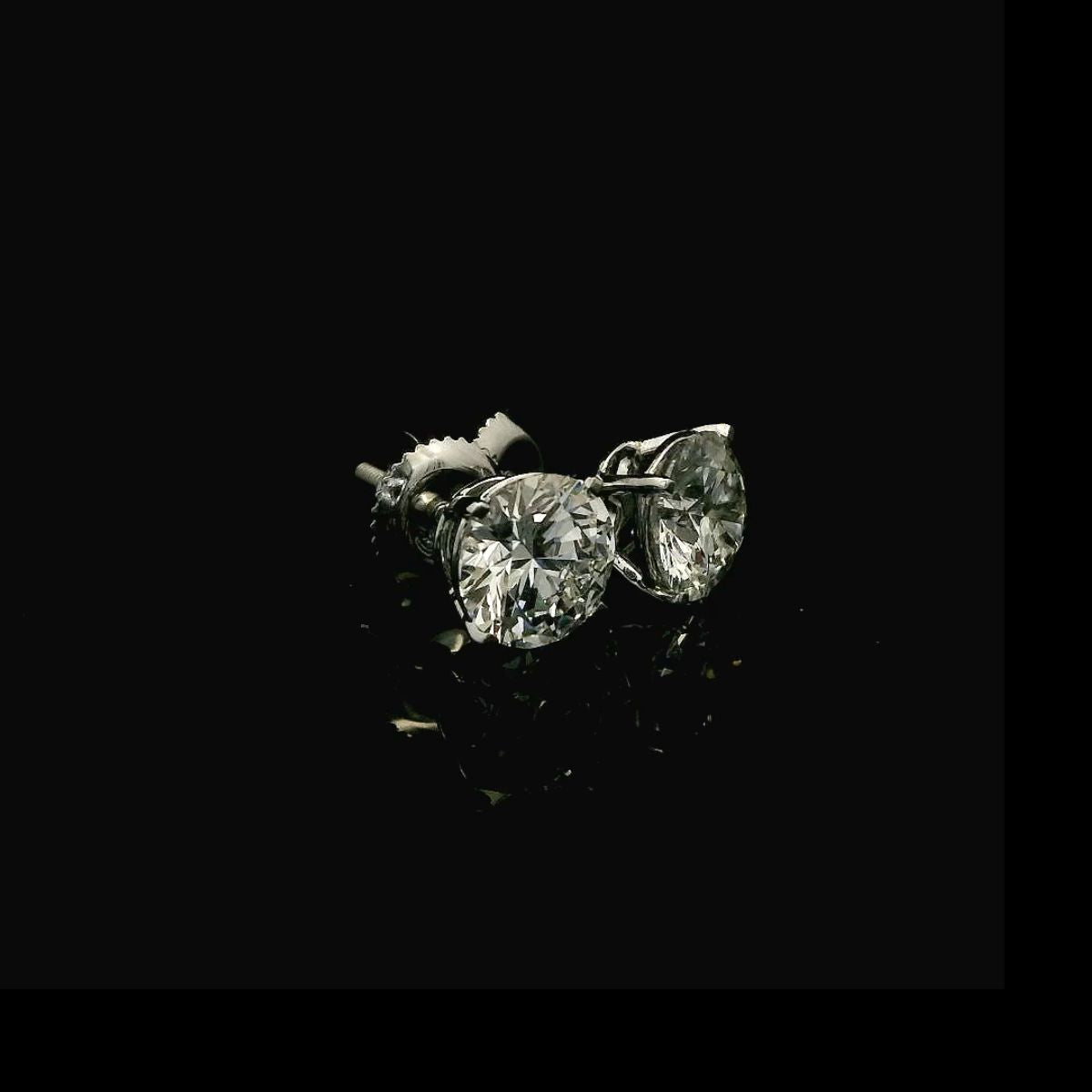 3 cttw Elegant Round Diamond Studs