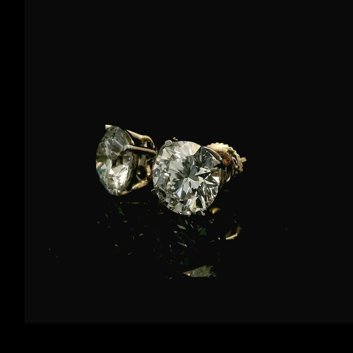 4 cttw Elegant Round Diamond Studs