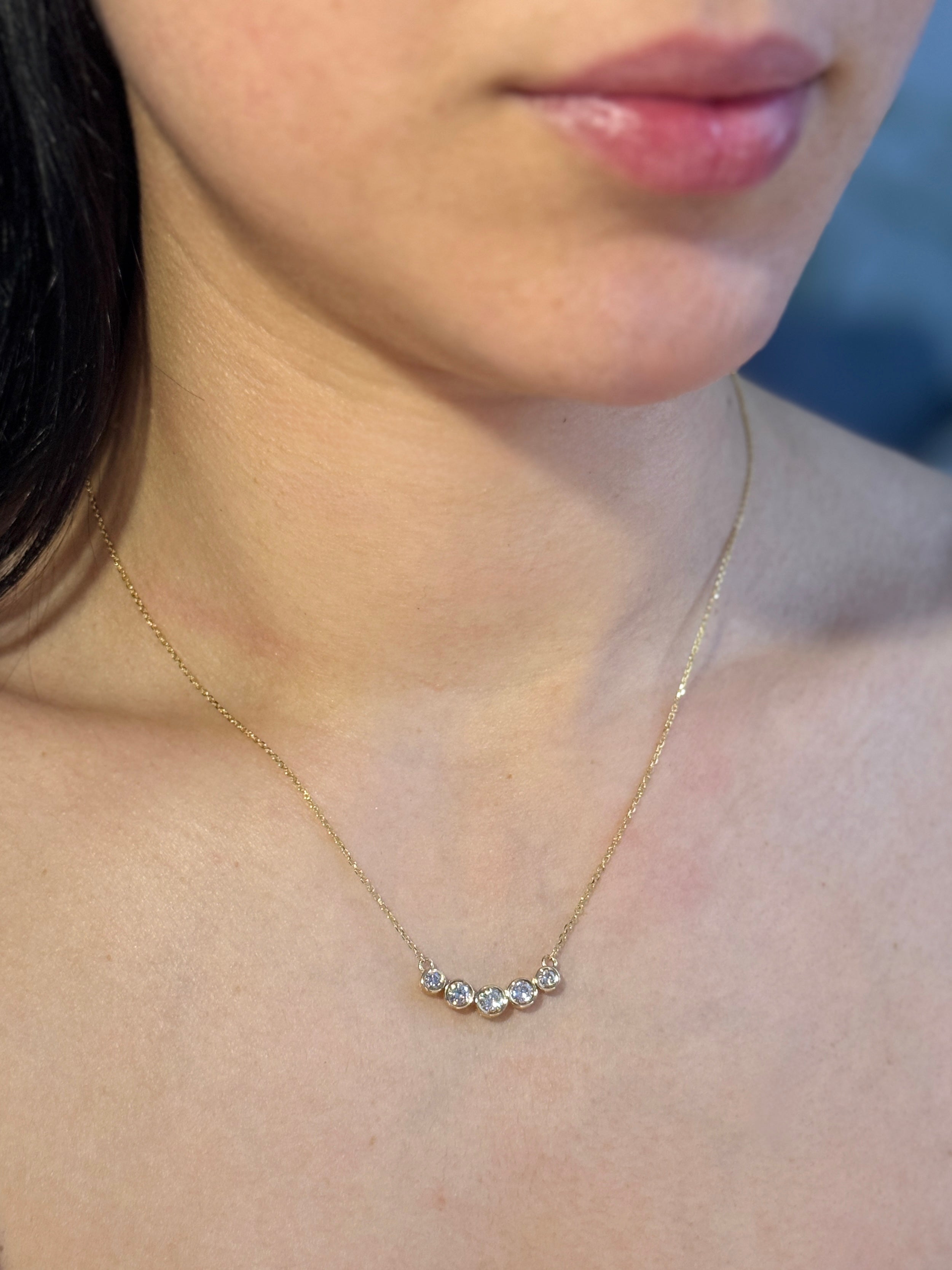 Graduating Bezel Natural Diamond Necklace in Gold