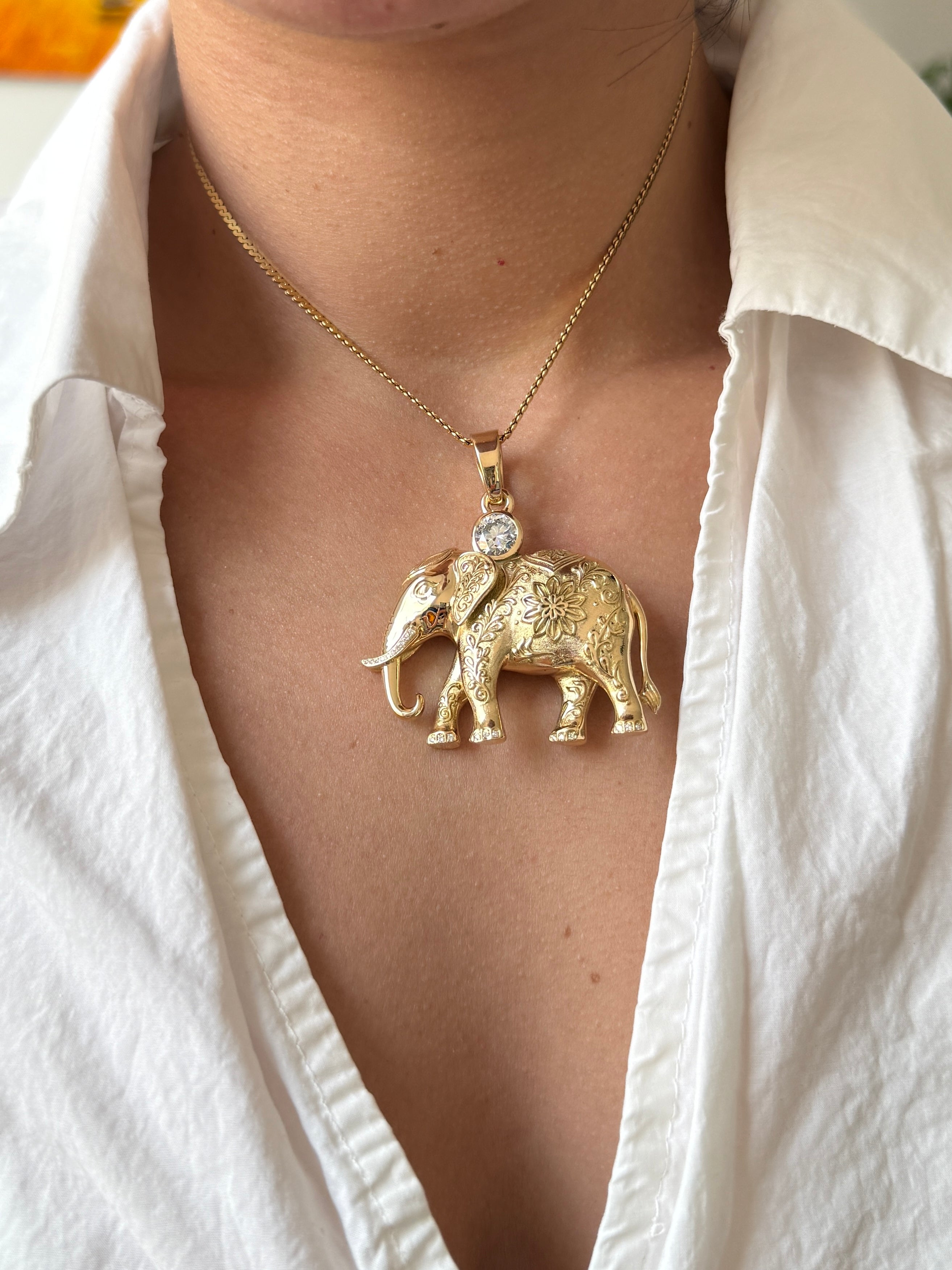 Gold elephant pendant with 2 carat center diamond
