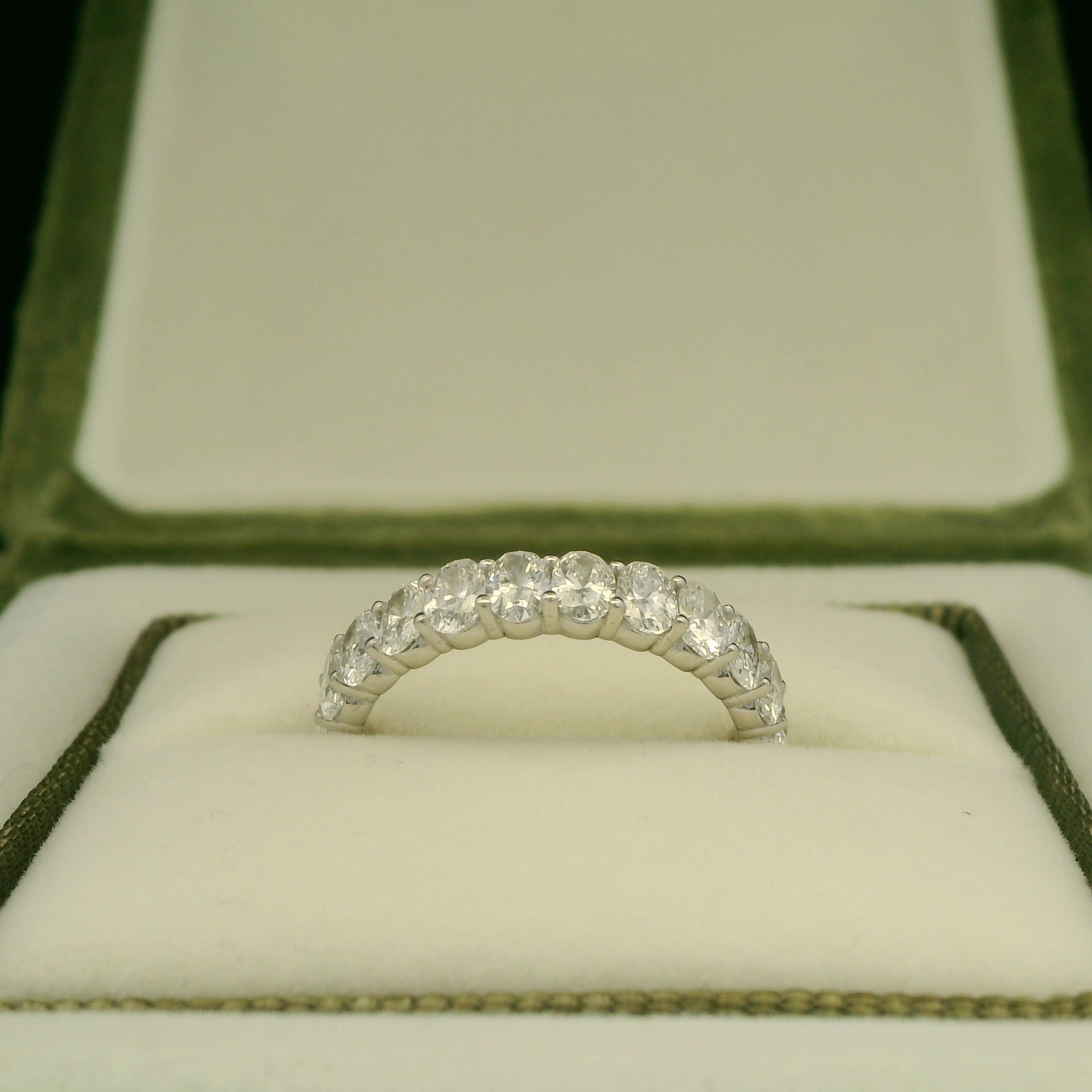 Oval diamonds wedding band