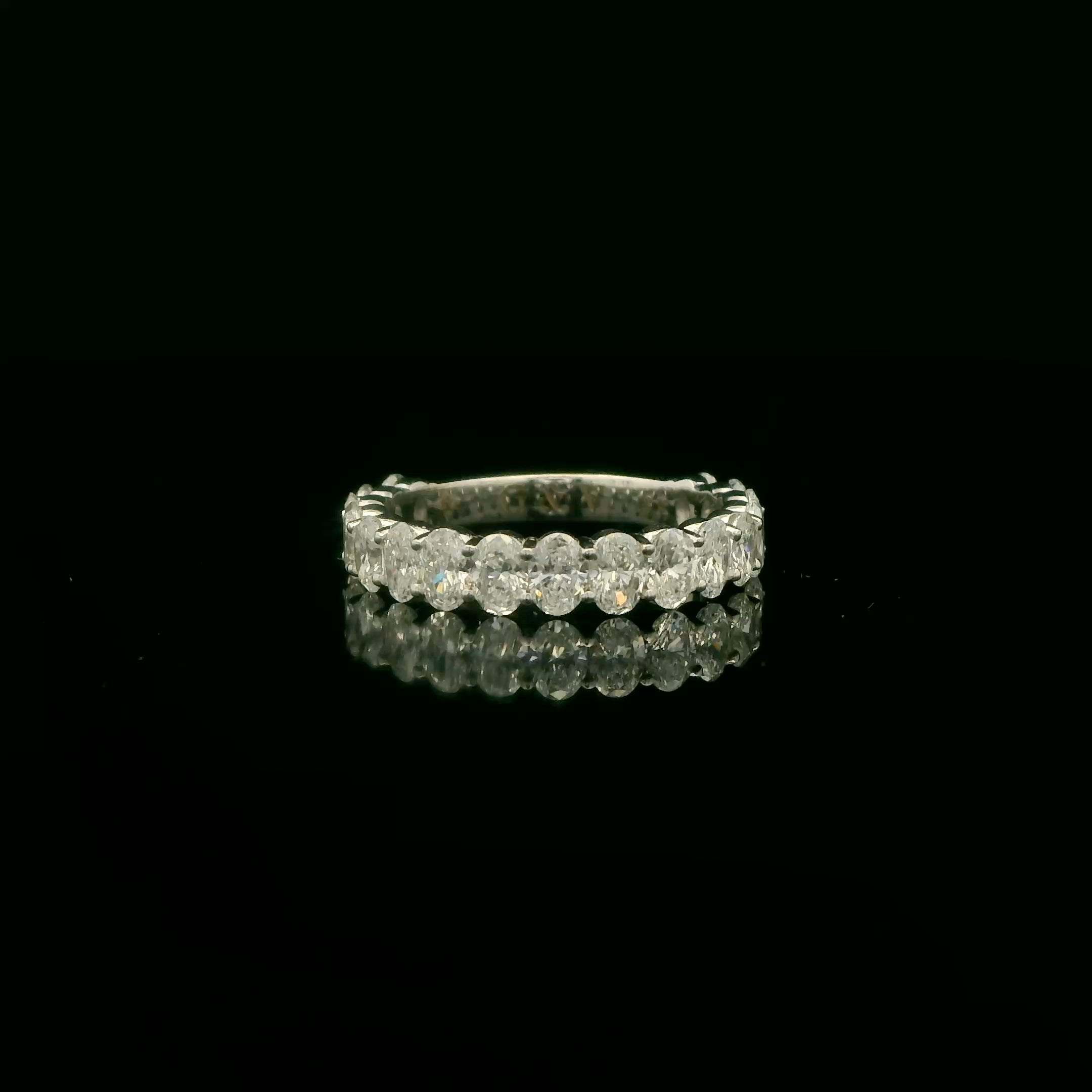 Oval diamonds wedding band