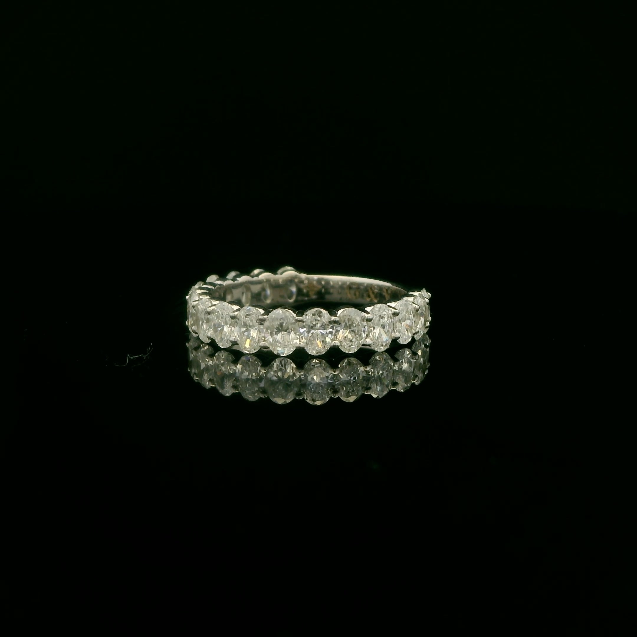 Oval diamonds wedding band