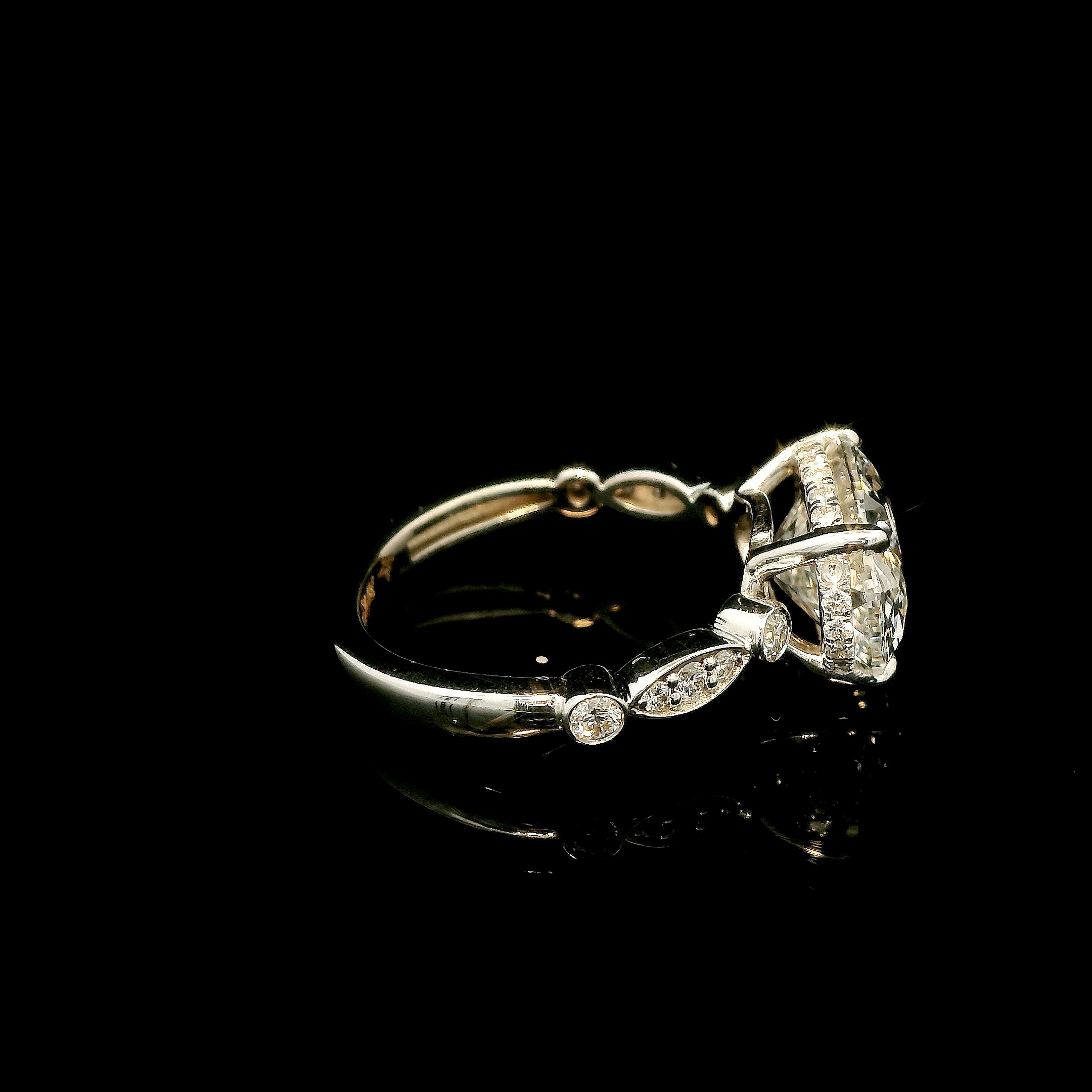 4 ct Horizontal oval engagement ring