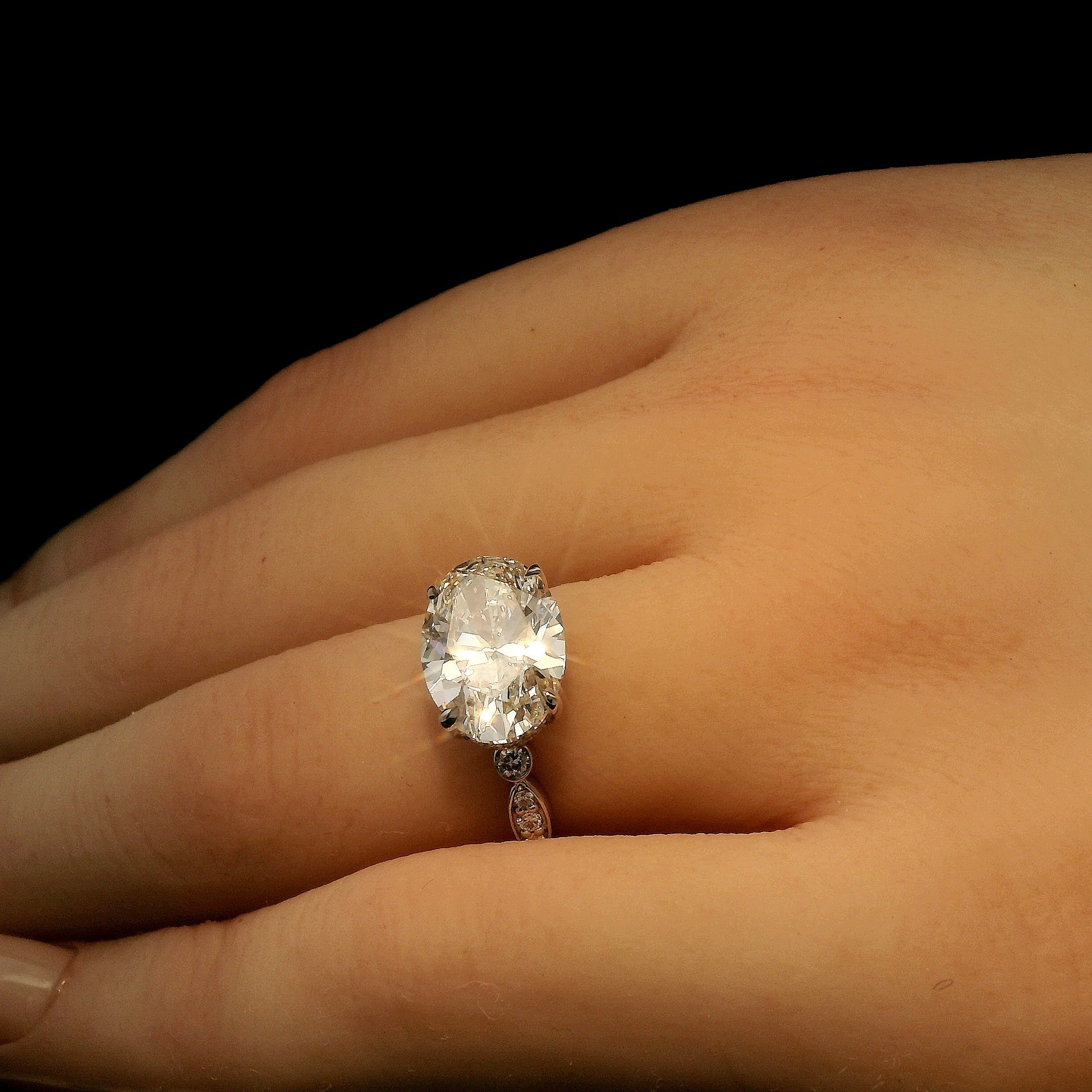 4 ct Horizontal oval engagement ring