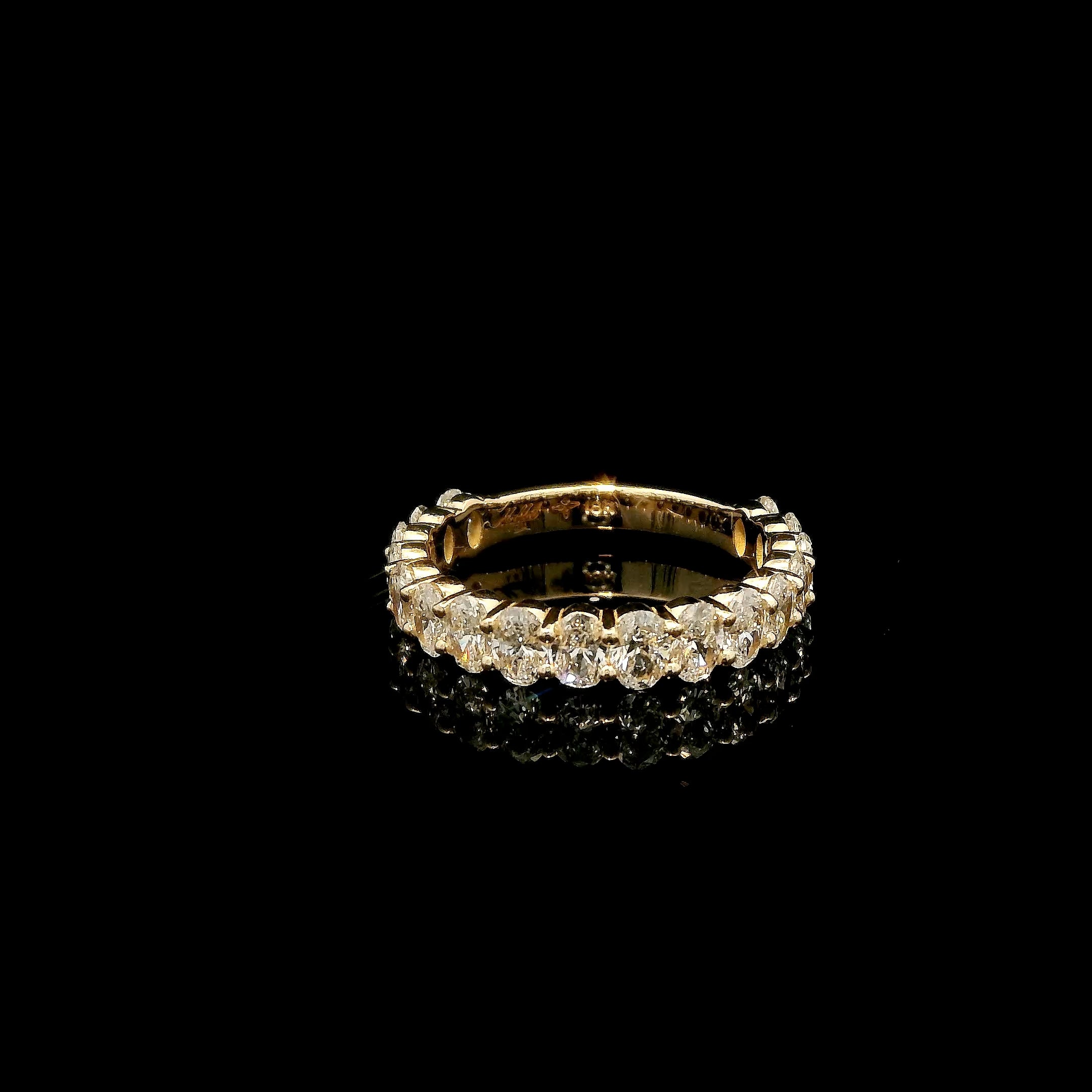 Oval diamonds wedding band