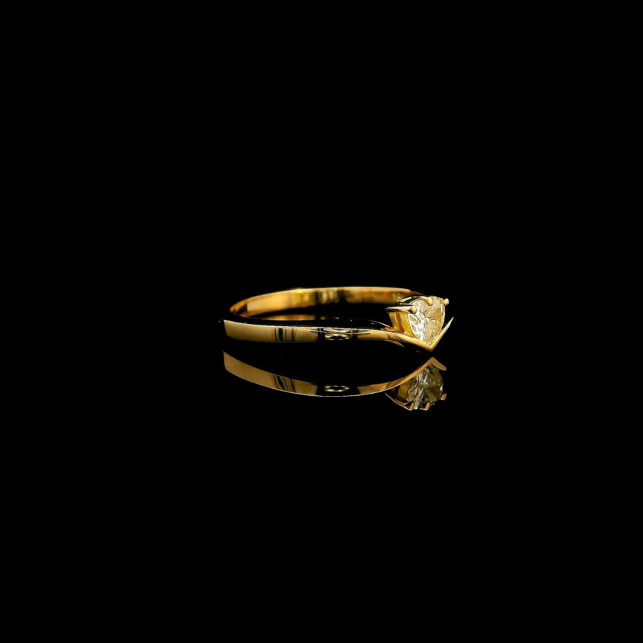 The Amora Heart Ring 18K Gold with 0.25ct Natural Diamond