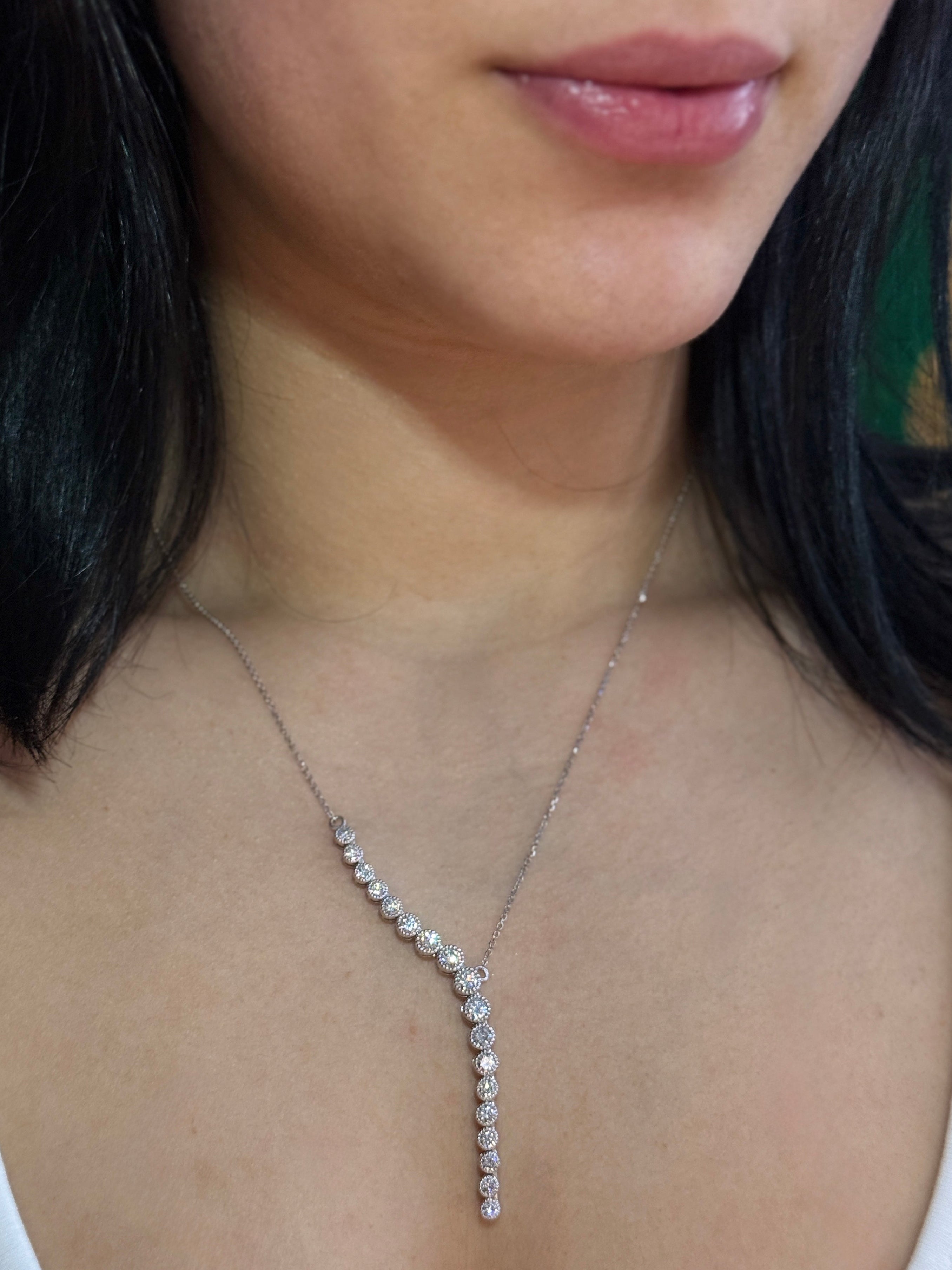 Graduating Natural Diamond Lariat Necklace in 14kt gold