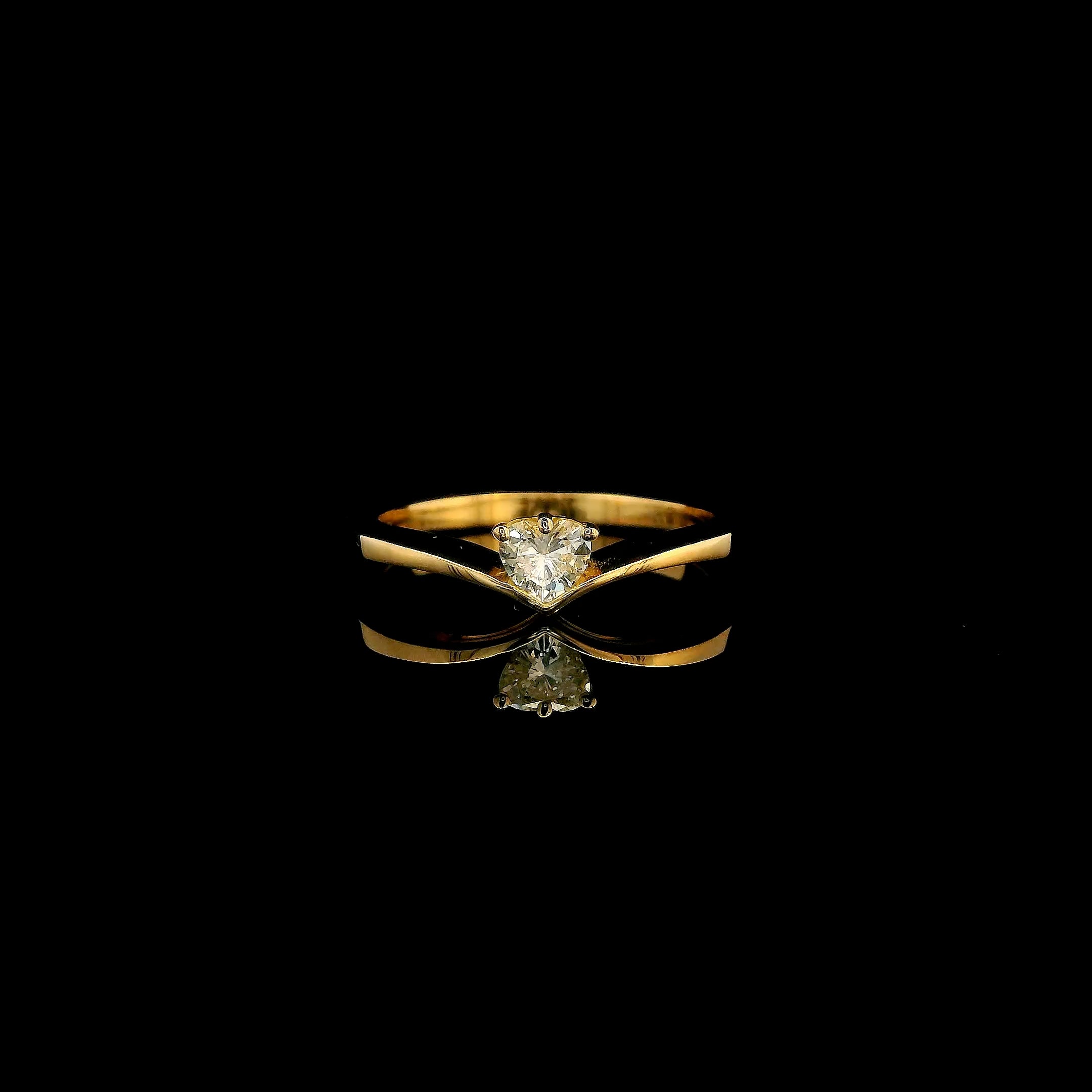 The Amora Heart Ring 18K Gold with 0.25ct Natural Diamond