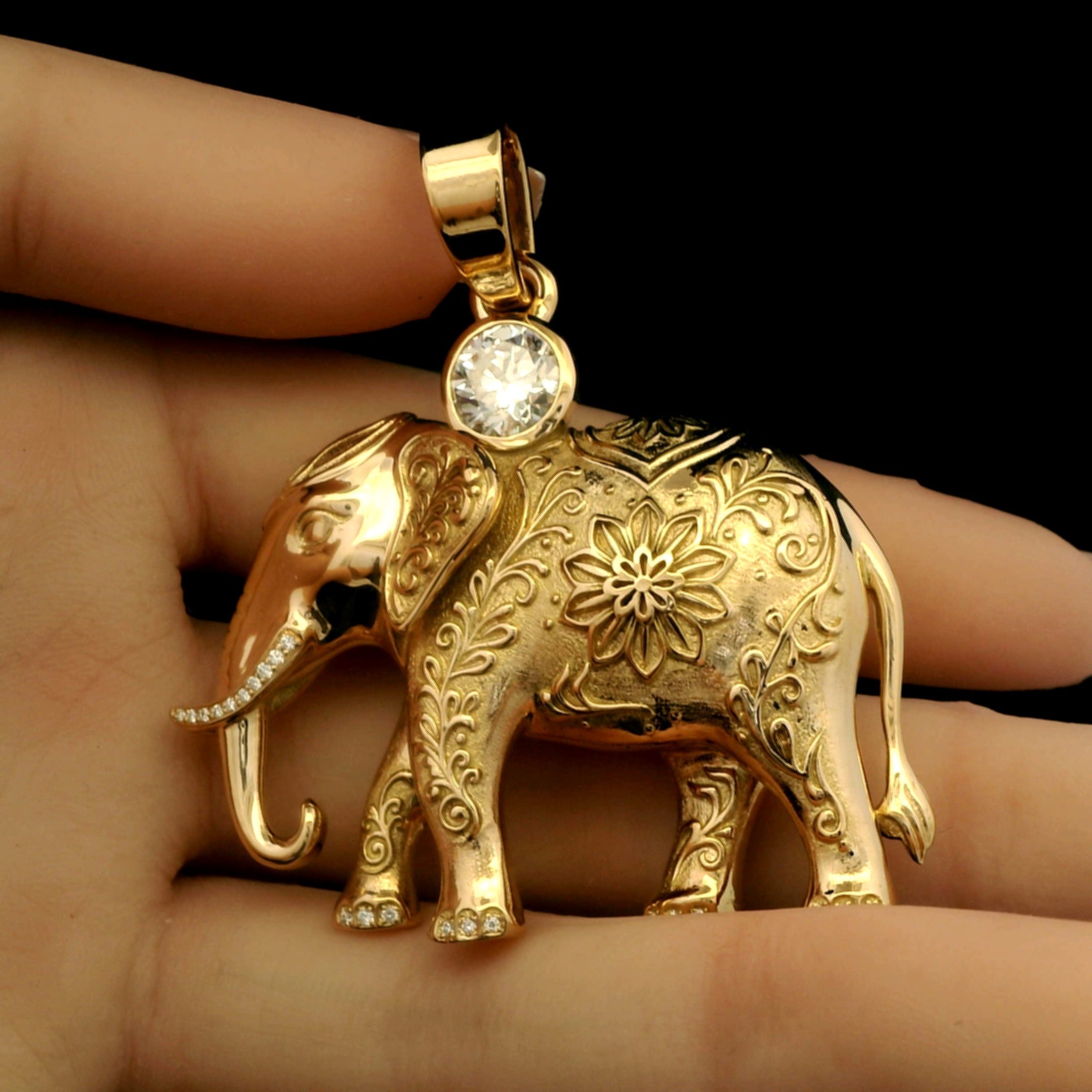 Gold elephant pendant with 2 carat center diamond